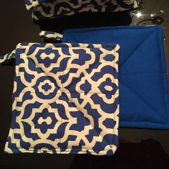 Potholders (Set of 2) Holiday Gifts and Stocking Stuffers - Picture 4 of 4